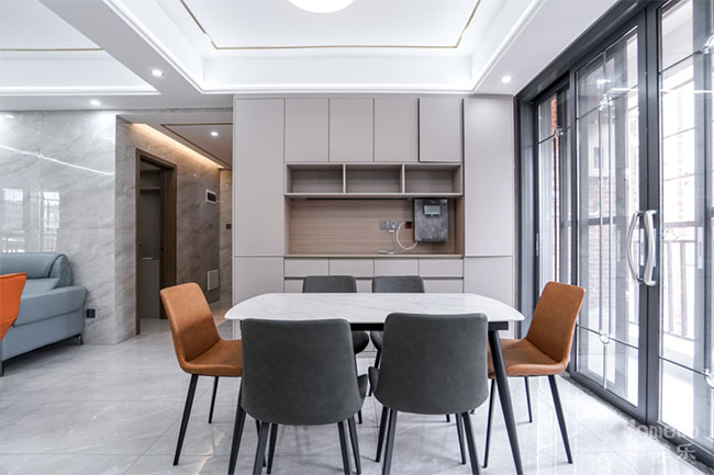 132㎡簡約四居，客餐廳對稱式設(shè)計，動線自由寬闊，真的很舒適